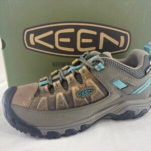 KEEN Targee III women’s 7 NIB Brown and Teal Trail Sneaker